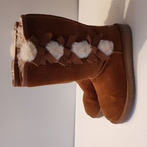 Kollaburra by UGG suede boots for women excellent condition